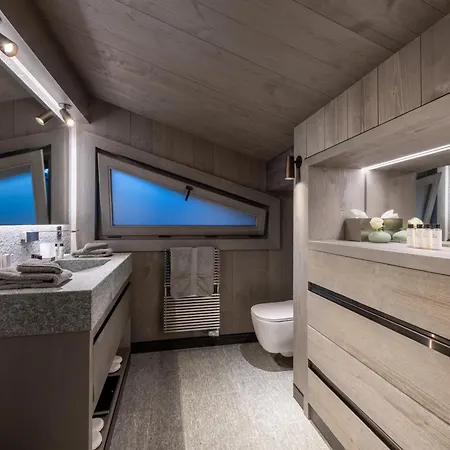 Crystal Chalet *